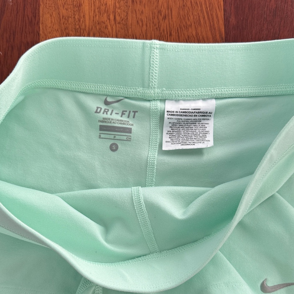 Nike Light Green Training Shorts - Picture 2 of 5